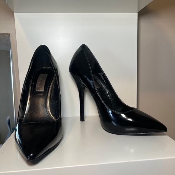 Steve Madden Black Patent heels - Picture 4 of 5